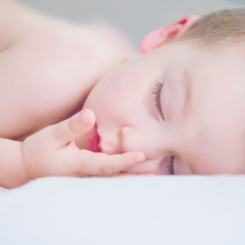 Les bonnes habitudes pour aider mon enfant à mieux dormir et à faire ses nuits
