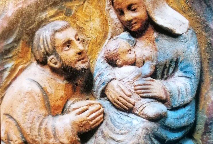 Ste famille. Saint Joseph en admiration devant la Vierge, elle-même tout attentionnée devant l'enfant Jésus qu'elle allaite.